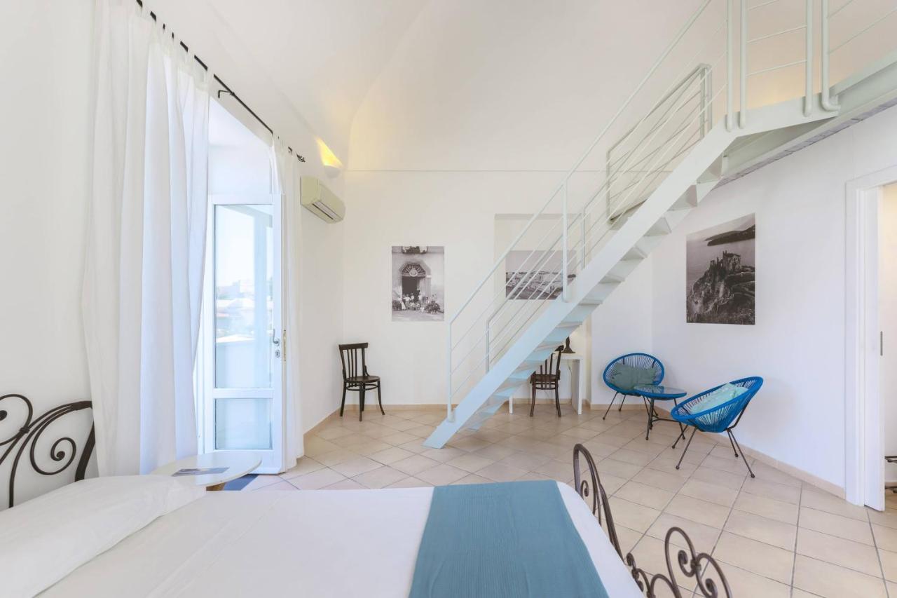 Palazzo Attila - Gioia Apartments โปรชิดา ภายนอก รูปภาพ